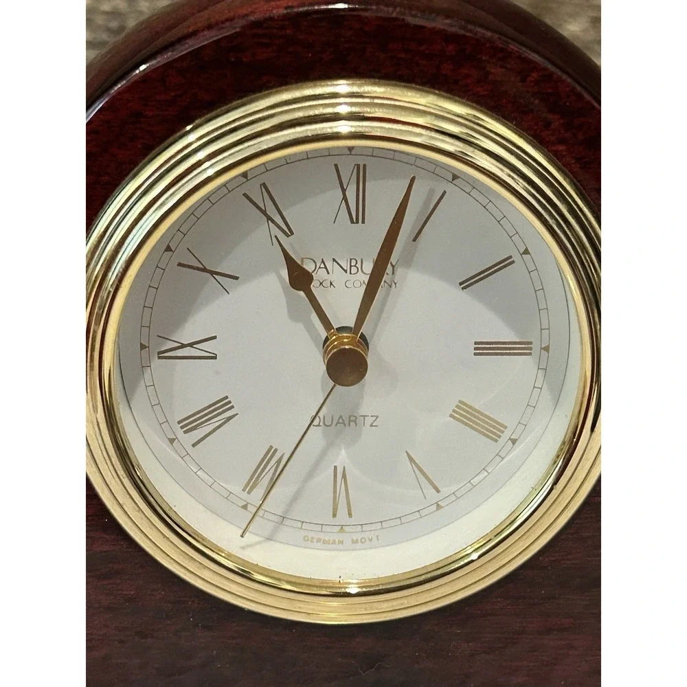 Vintage‎ Cherry Wood Grain Danbury Mantel Clock with Gold Tone Accents